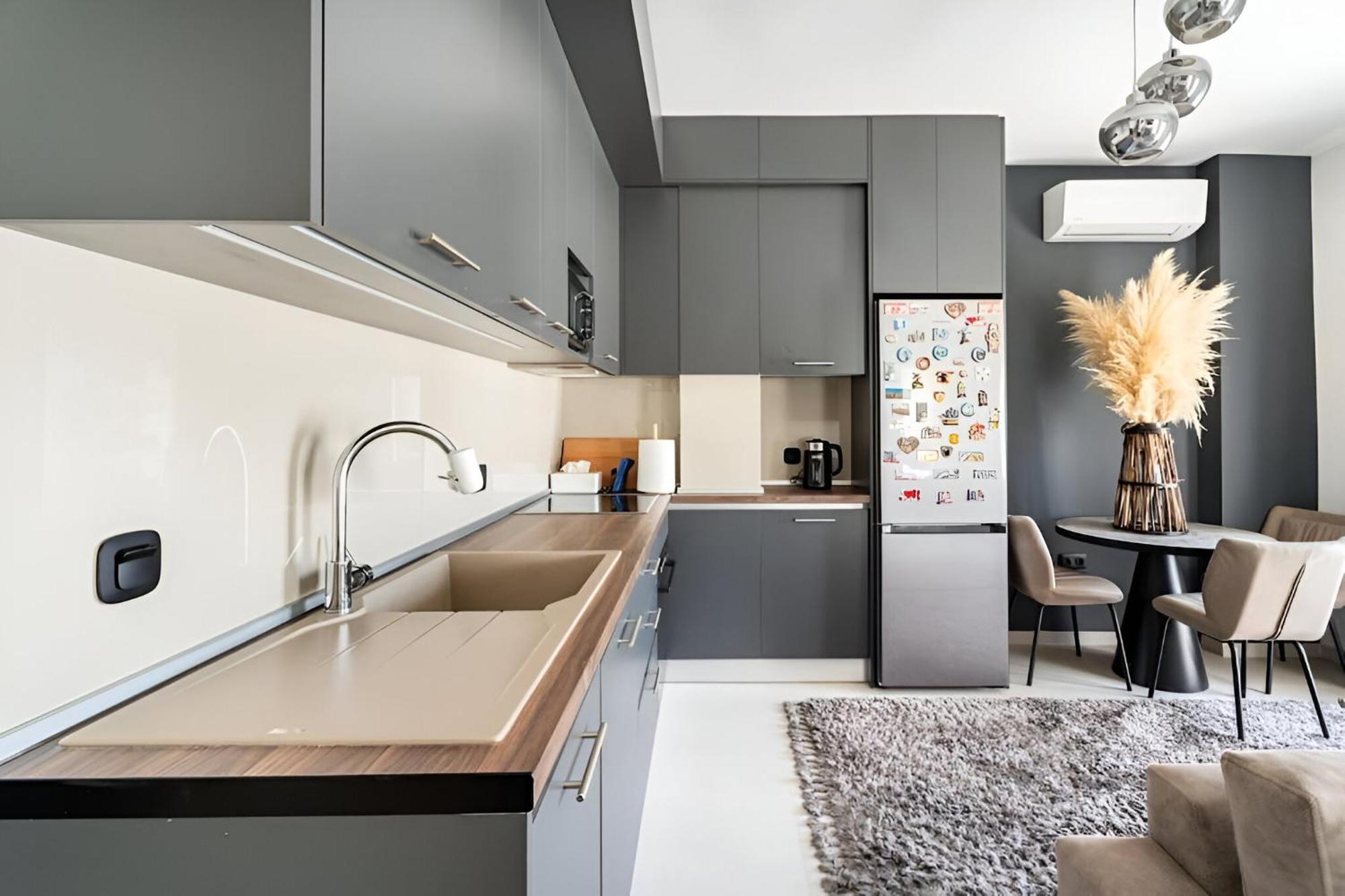 Elegant, Modern & Spacious Apartment In Thessaloniki With Balcony 外观 照片