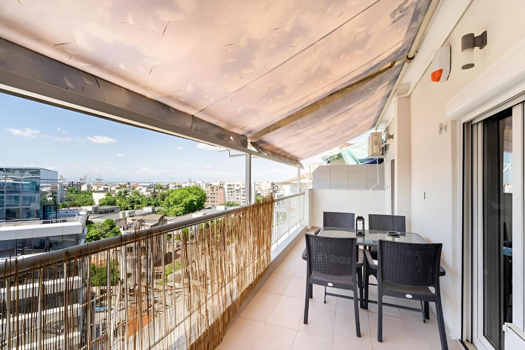 Elegant, Modern & Spacious Apartment In Thessaloniki With Balcony 外观 照片